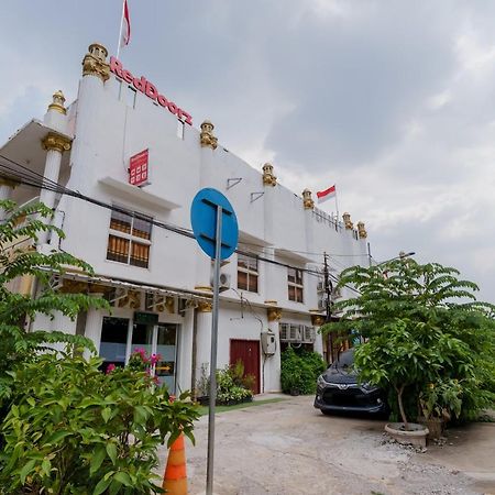 Reddoorz Syariah Near Universitas Borobudur Jakarta Ngoại thất bức ảnh