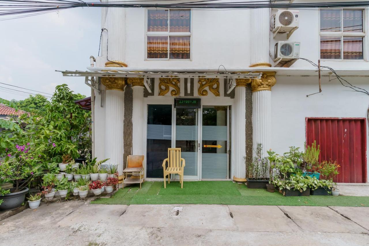 Reddoorz Syariah Near Universitas Borobudur Jakarta Ngoại thất bức ảnh