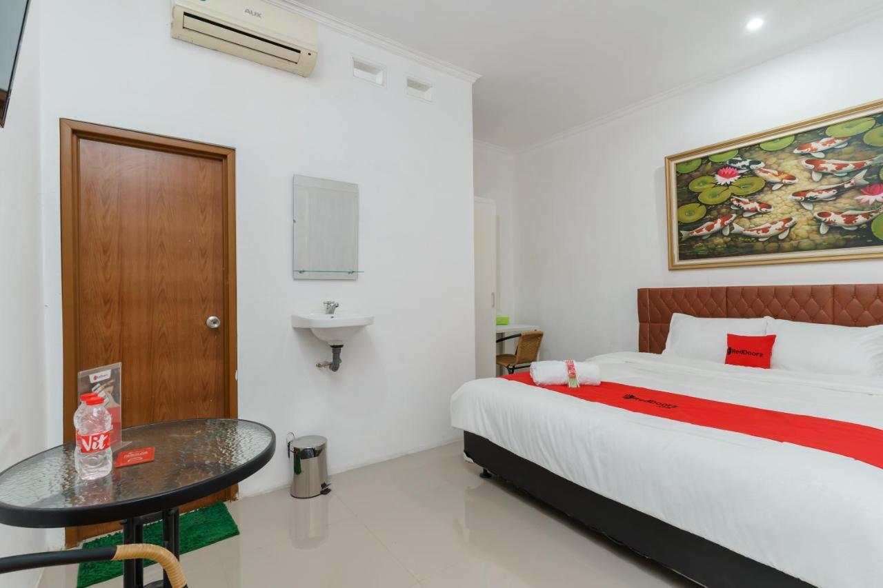 Reddoorz Syariah Near Universitas Borobudur Jakarta Ngoại thất bức ảnh