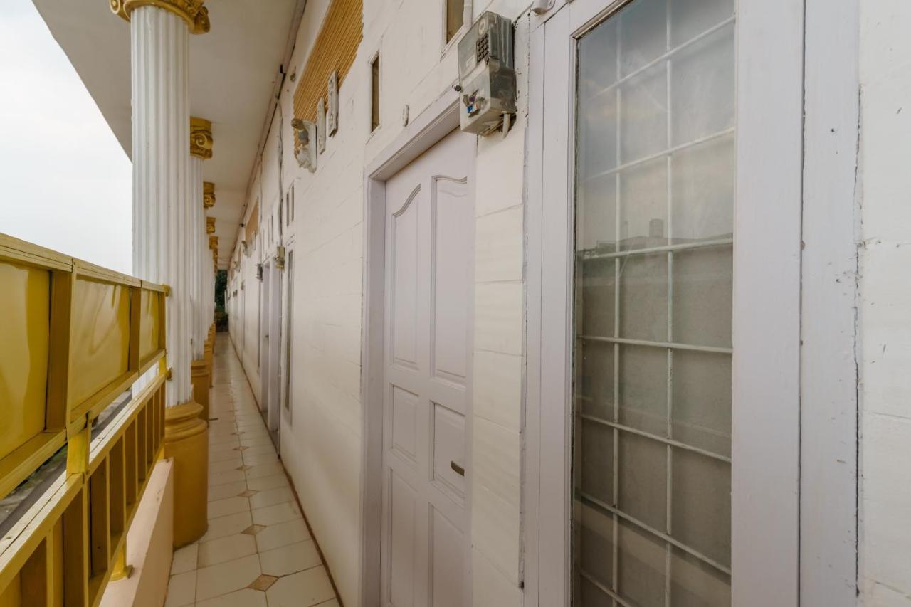 Reddoorz Syariah Near Universitas Borobudur Jakarta Ngoại thất bức ảnh