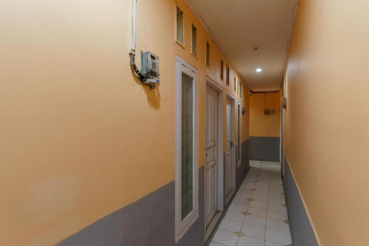 Reddoorz Syariah Near Universitas Borobudur Jakarta Ngoại thất bức ảnh